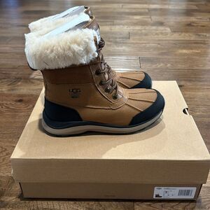 NIB UGG Adirondack lll boots. Sz 7